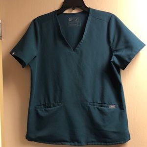 Large figs three pocket scrub top